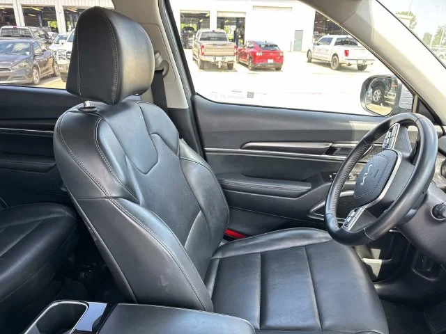 Used 2025 Silver Kia S image 35