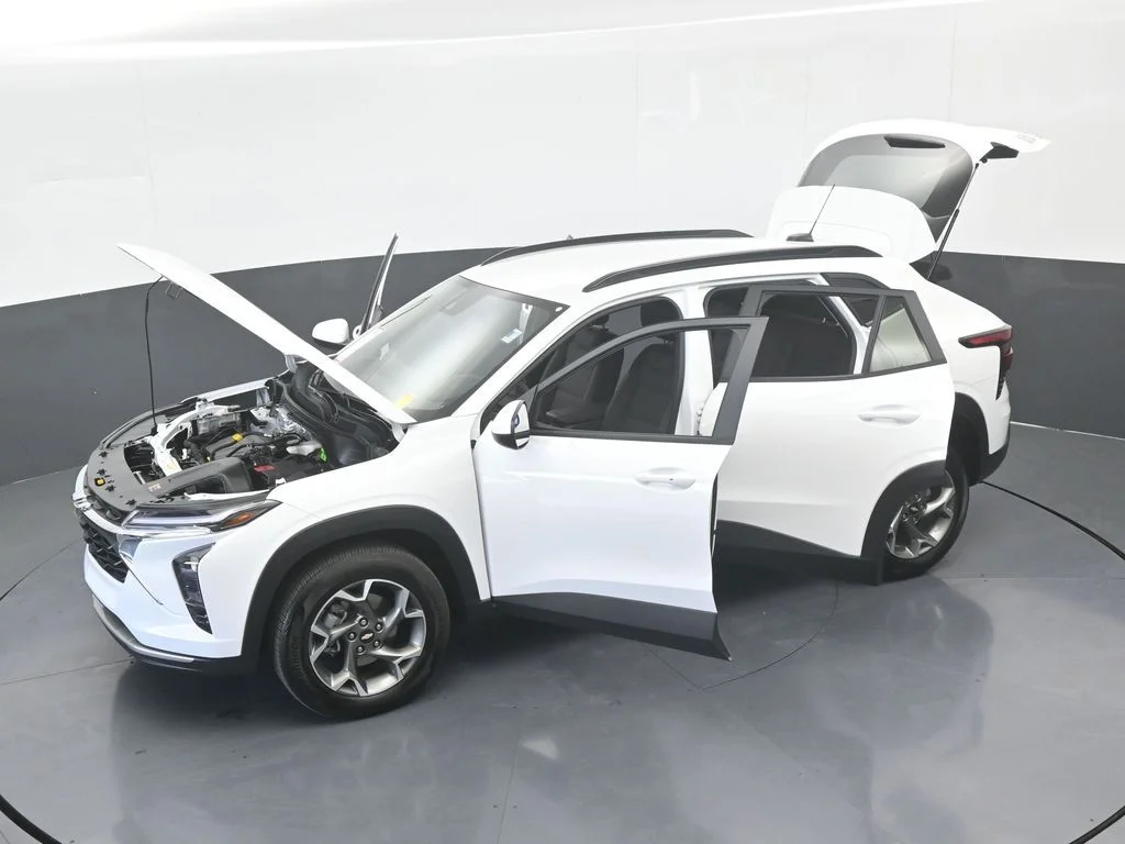 Used 2025 Summit White Chevrolet LT image 65
