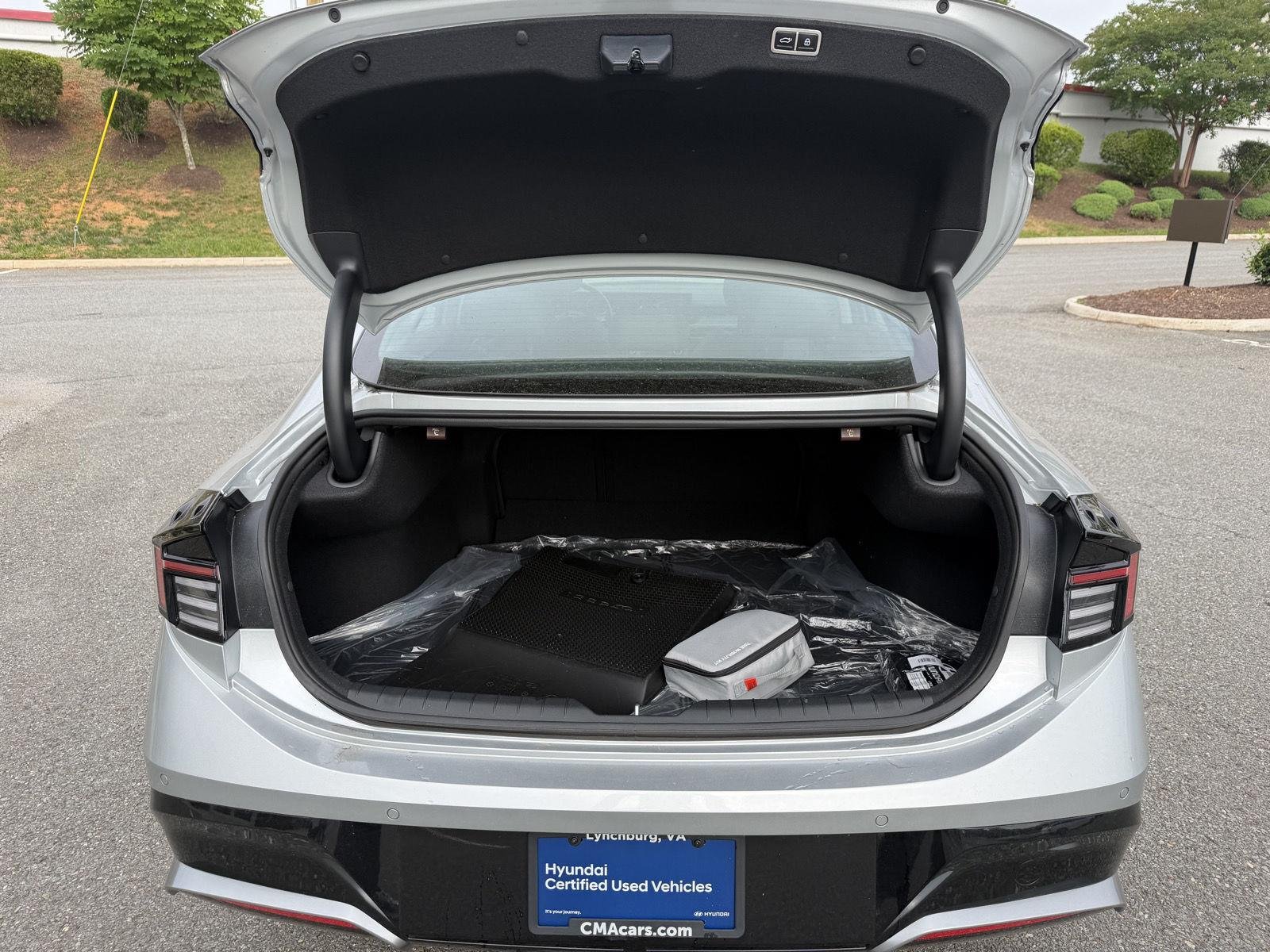 Used 2025 Aero Silver Hyundai Limited image 10