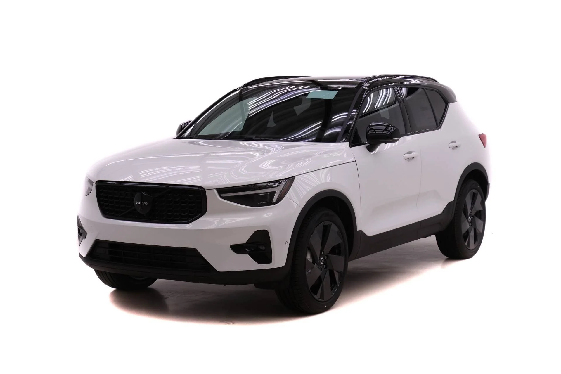 2026 Volvo XC40 B5 Ultra Ultra Black Edition AWD's photo