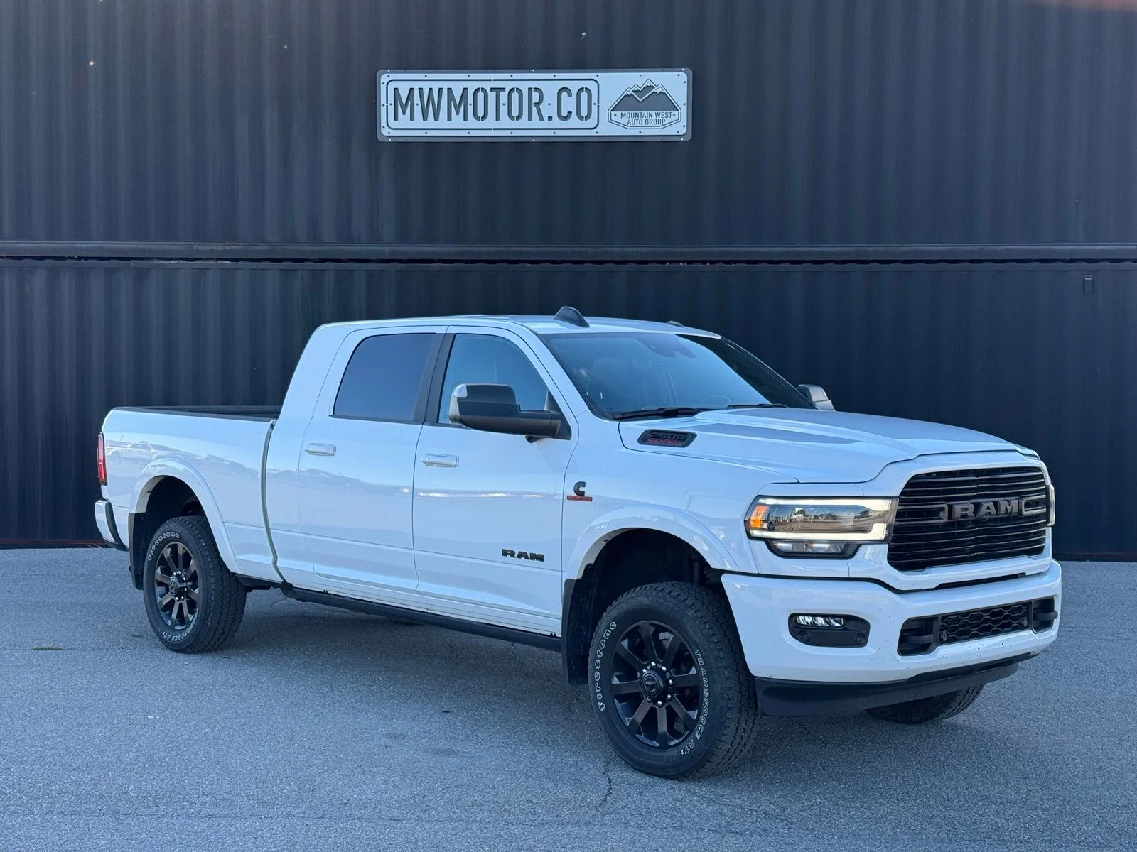 Used 2022 White Ram Laramie image 1