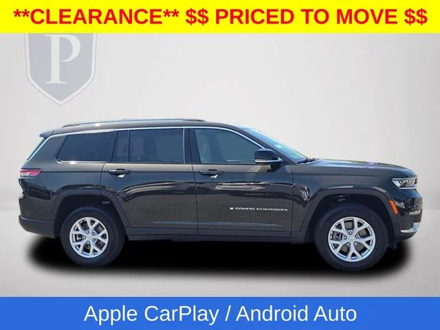 Used 2023  Jeep Limited image 6