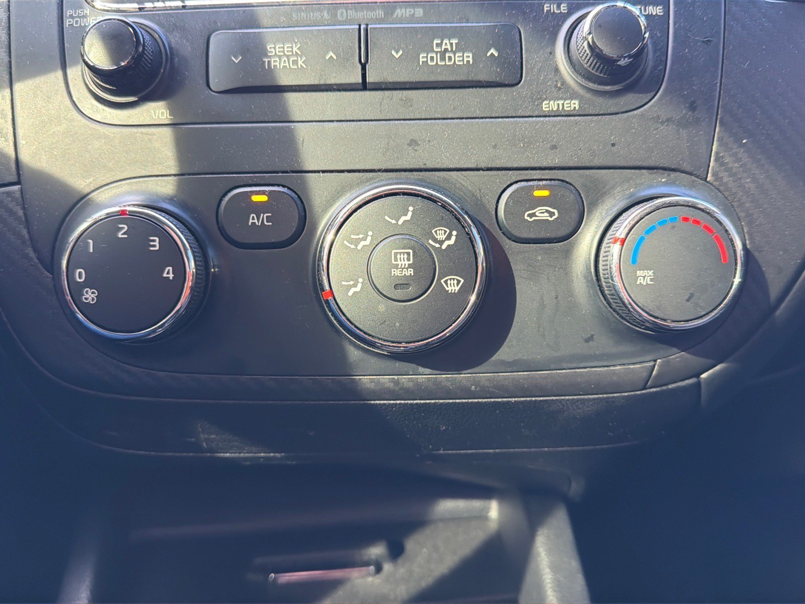 Used 2016 Snow White Pearl Kia EX image 18