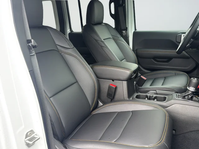 New 2026 Bright White Clear-Coat Exterior Paint Jeep Sahara image 26