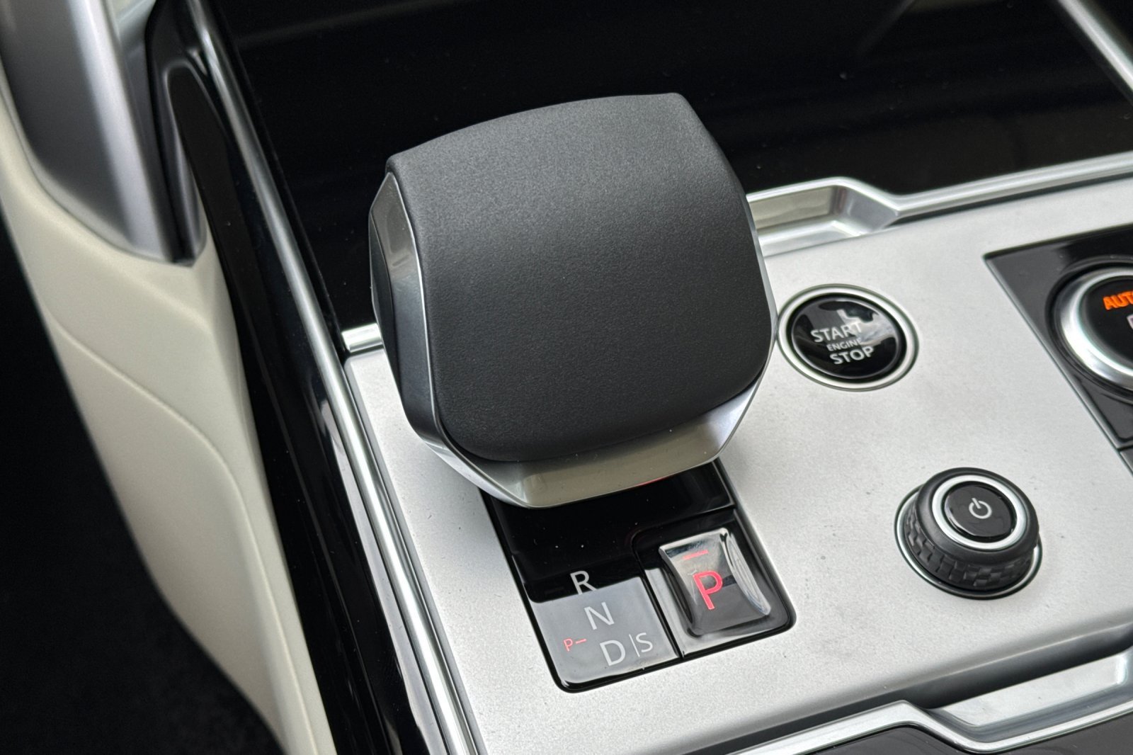New 2027 Obsidian Black Satin Land Rover SE image 25