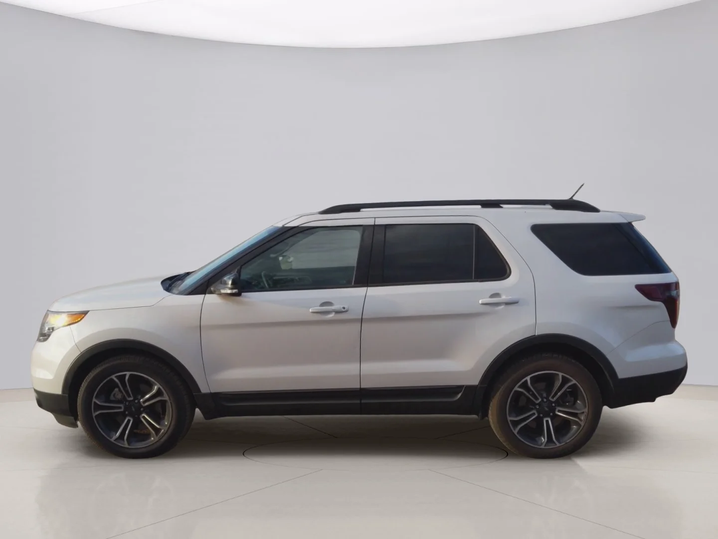 Used 2015 White Ford SPORT image 2