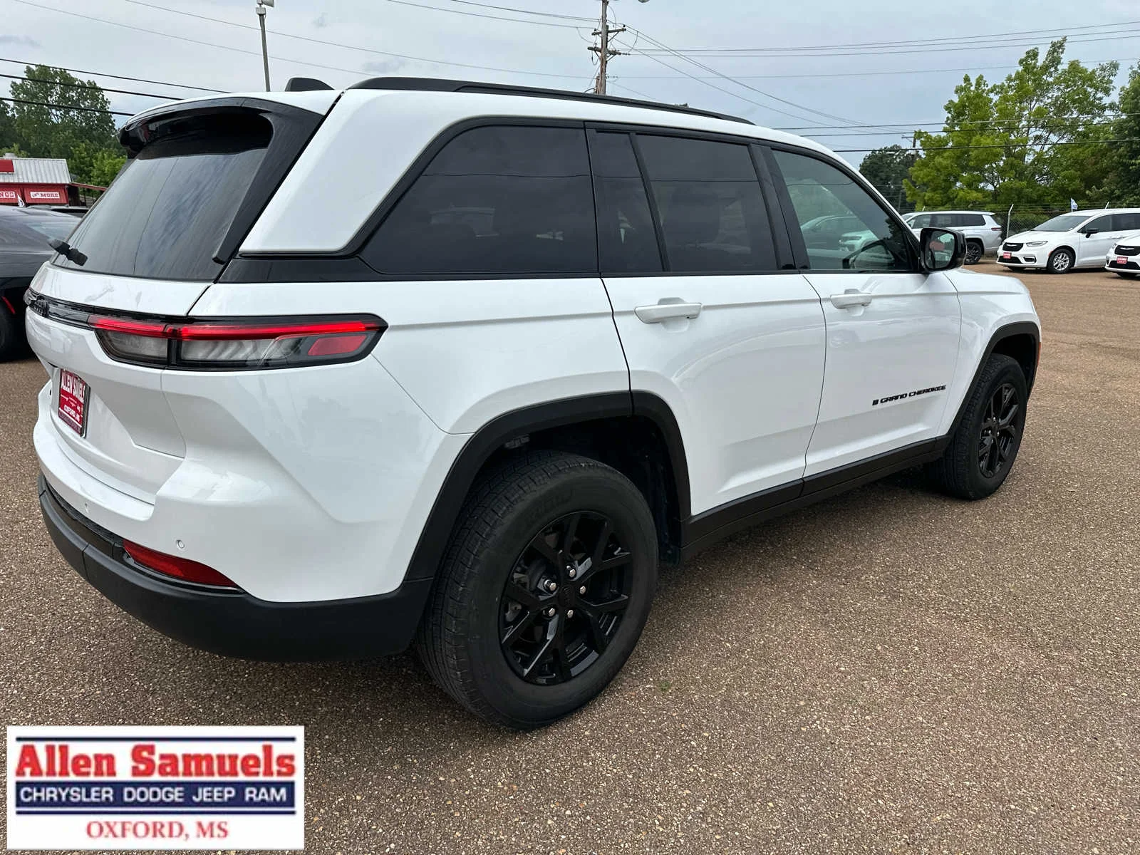 Used 2025 Bright White Clearcoat Jeep Altitude image 3