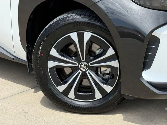 Certified Used 2024 WIND CHILL PEARL Toyota XLE image 38
