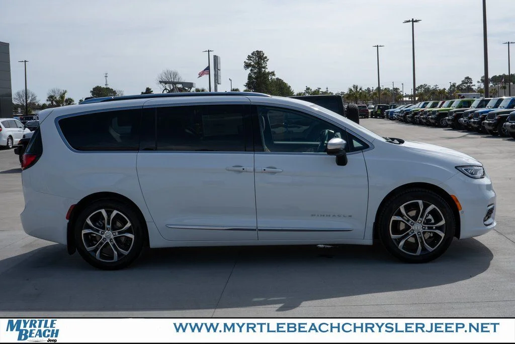 New 2026 Bright White Clear-Coat Exterior Paint Chrysler Pinnacle image 7