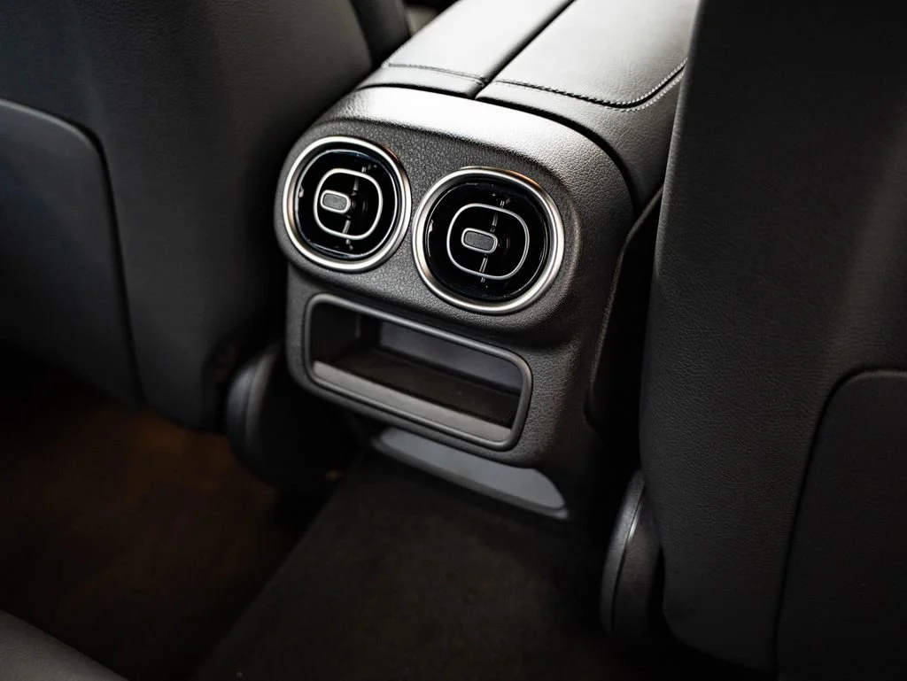 New 2026 Manufaktur Patagonia Red Mercedes-Benz GLC 300 image 35