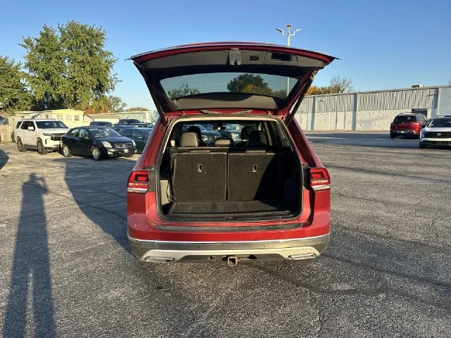 Used 2018 Red Volkswagen SEL image 29