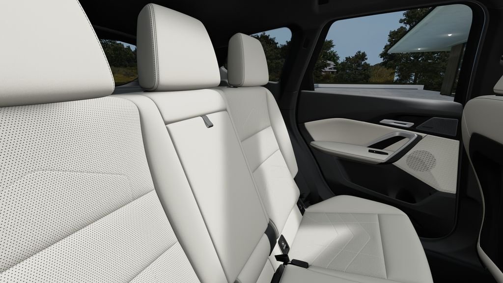 New 2026 Space Silver Metallic BMW xDrive28i image 34