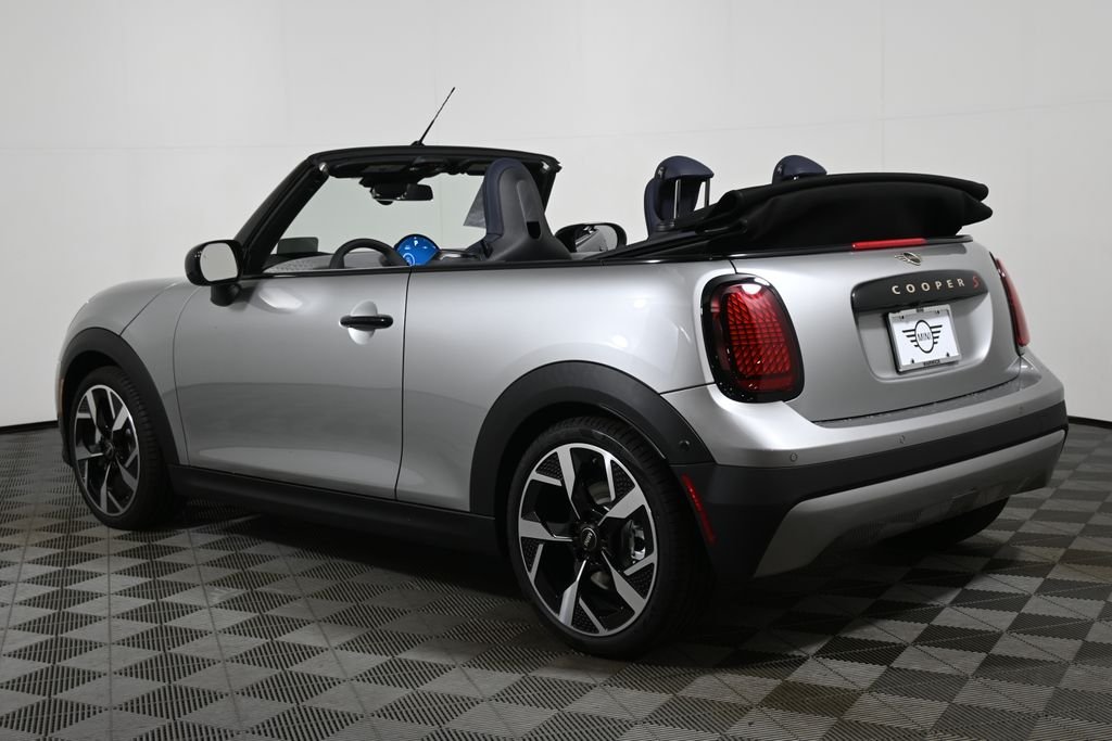 New 2026 Silver MINI Signature Plus image 11