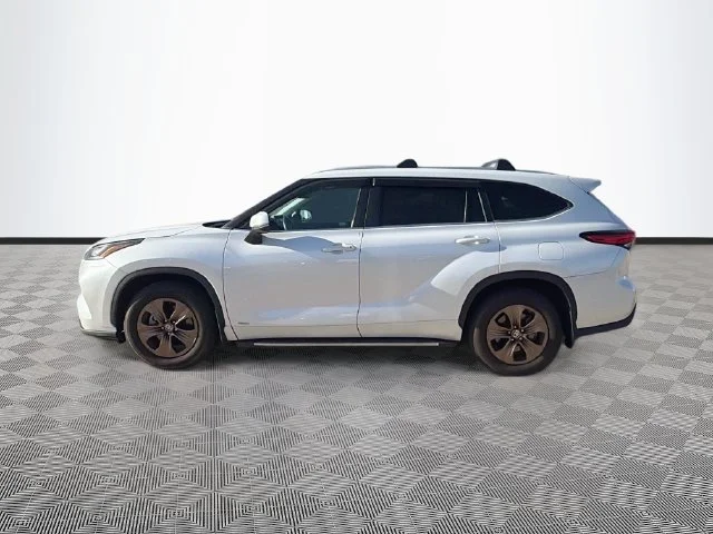 Used 2023 Beige Toyota Bronze Edition image 3
