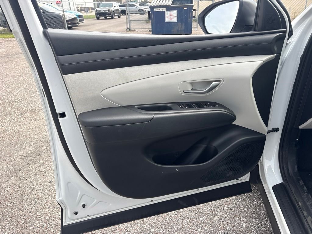 Used 2025 White Hyundai SEL Convenience image 10
