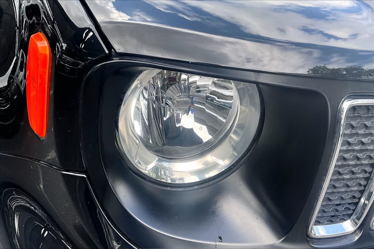 Used 2020 Black Clearcoat Jeep Latitude image 27