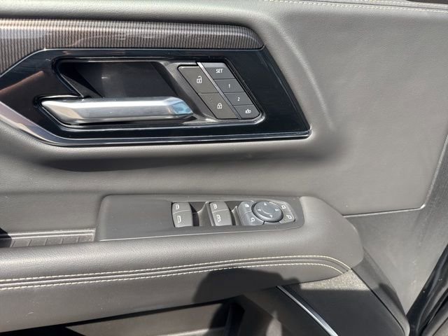 Used 2025 Onyx Black GMC Elevation image 24