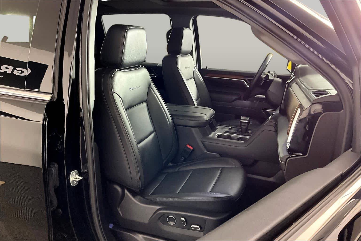 Used 2025 Onyx Black GMC Denali image 9