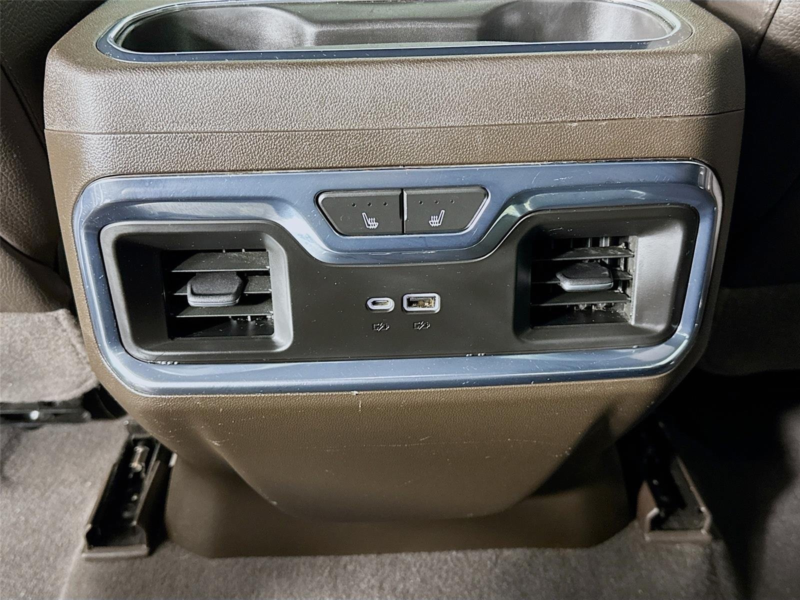 Used 2022 White Frost Tricoat GMC Denali image 25