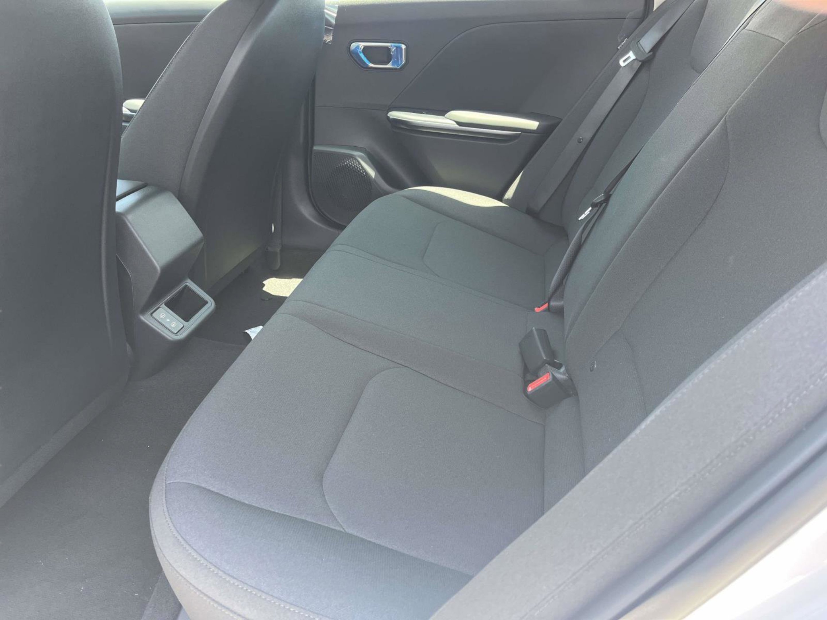 New 2026 Snow White Pearl Kia LXS image 16