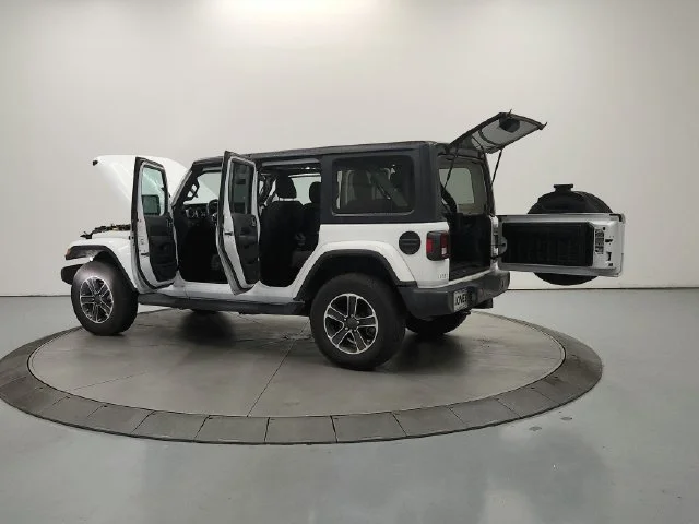 Used 2023 White Jeep Sahara image 12