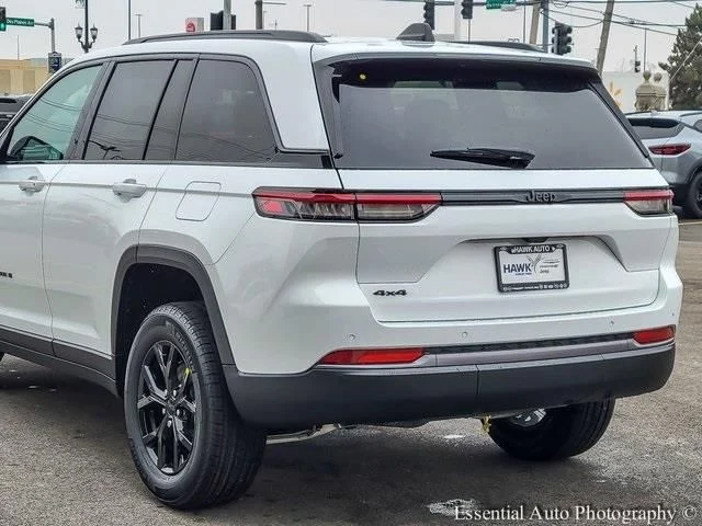 New 2026 Bright White Clear-Coat Exterior Paint Jeep Altitude image 6