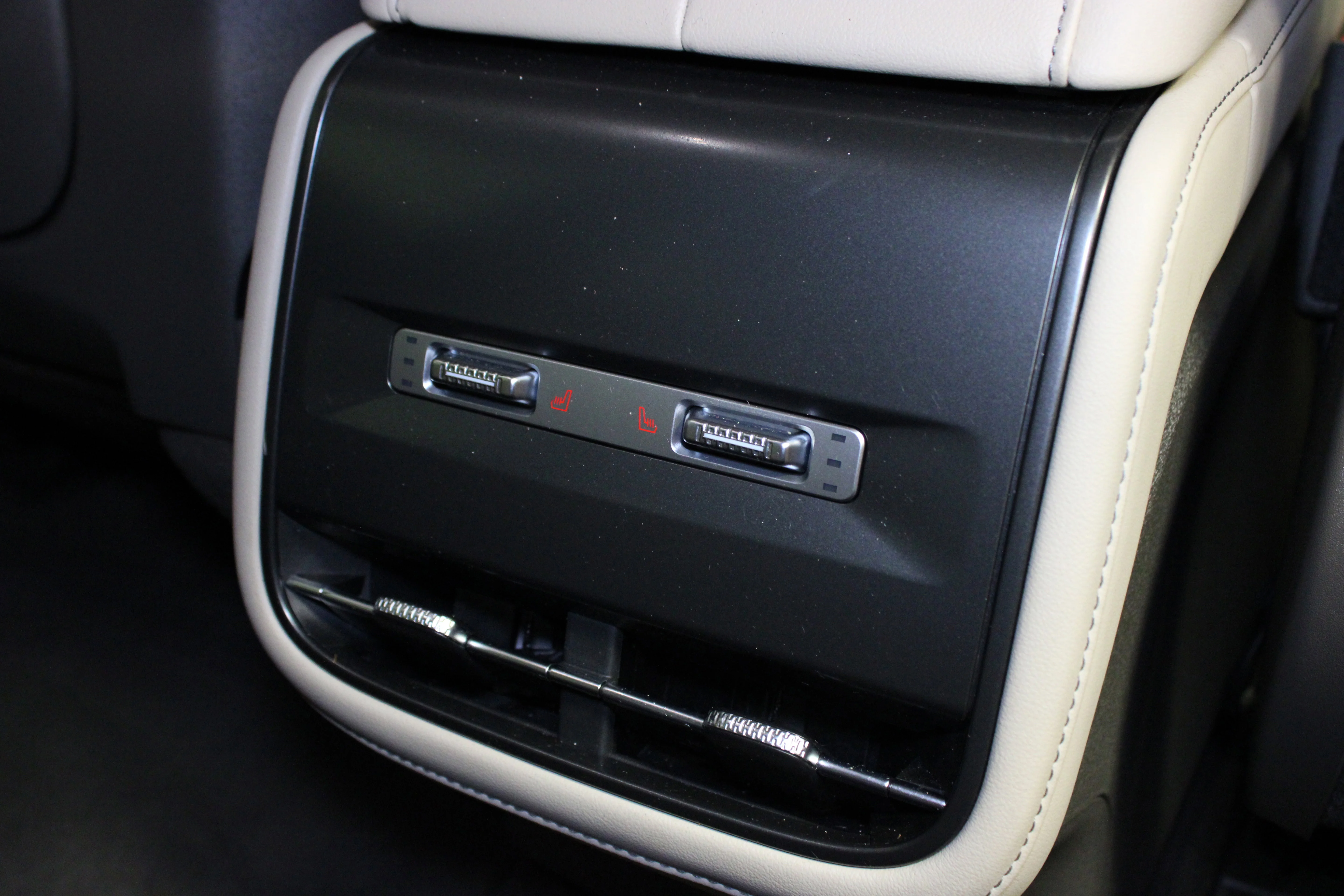 Used 2024 Gray Metallic Lincoln Reserve image 20