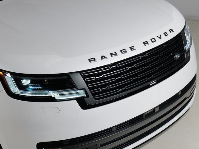 Certified Used 2023 Ostuni White Pearl Land Rover SE image 29