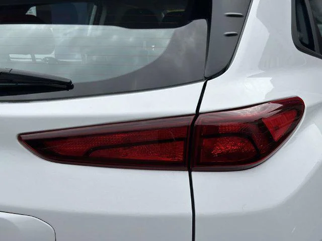 Used 2023 Lunar White Hyundai SE image 10