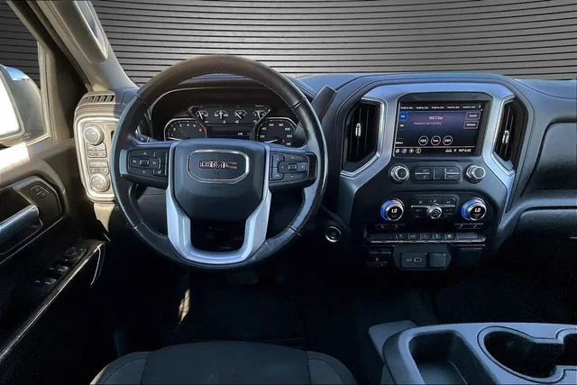 Used 2020 Black GMC SLE image 9