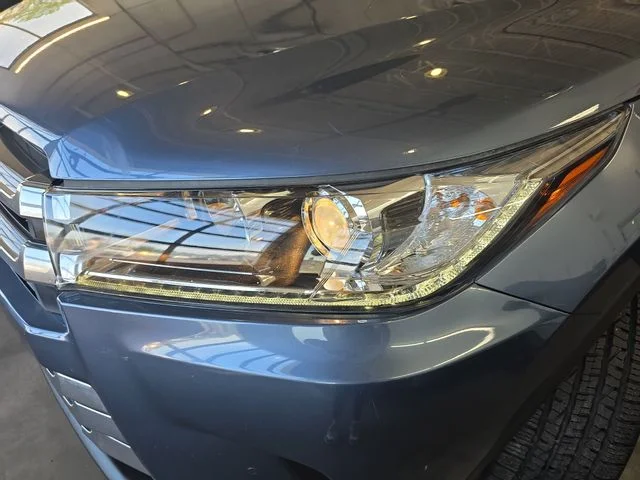 Used 2018 Shoreline Mist Toyota Limited Platinum image 33