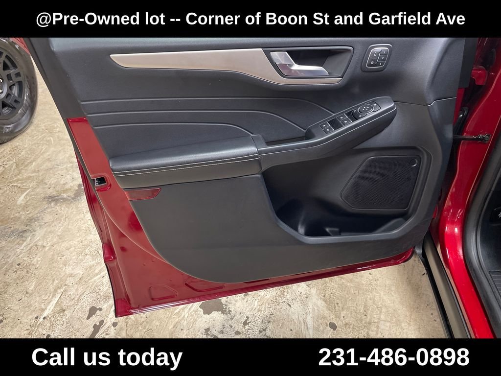 Used 2022 Red Ford SEL image 15