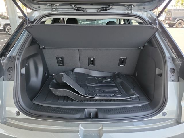 New 2027 Sterling Grey Metallic Chevrolet LT image 20