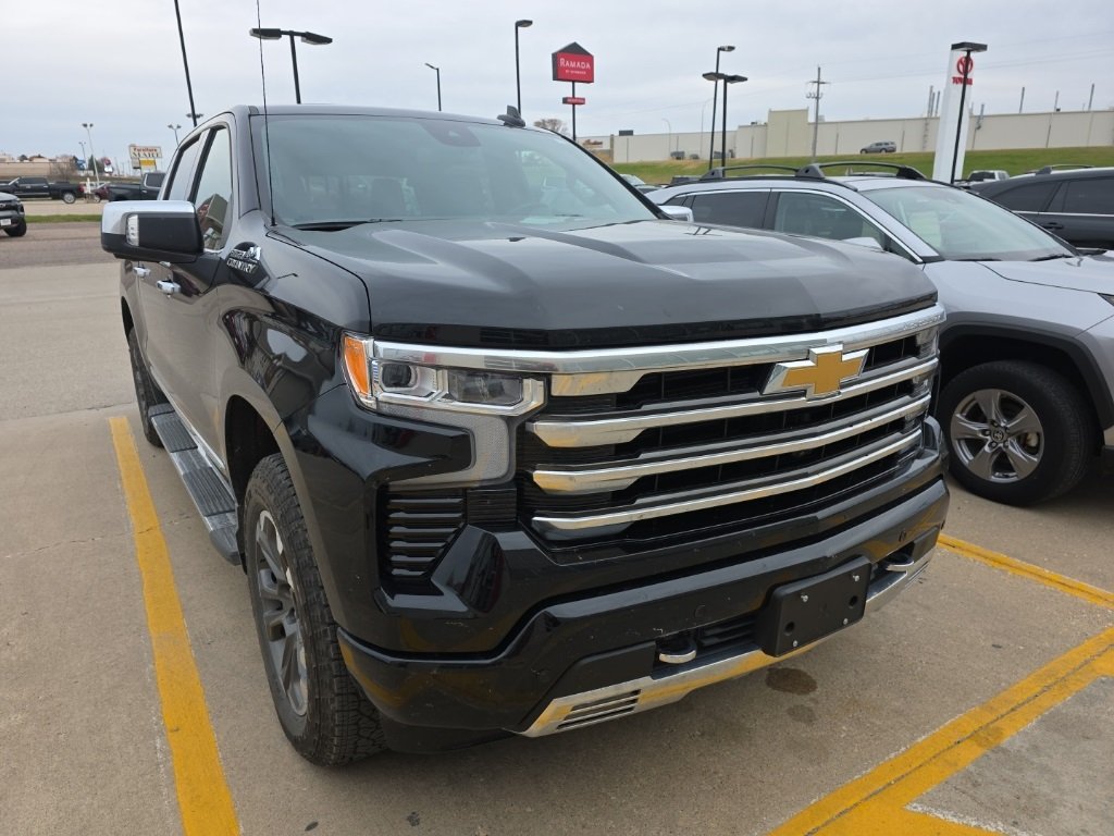 2023 Chevrolet Silverado 1500 High Country photo 2