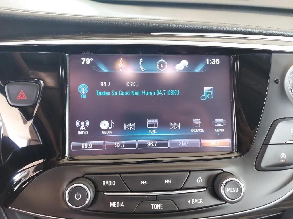 Used 2019 White Buick Essence image 21