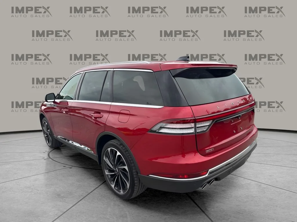 Used 2025 Red Lincoln Reserve image 3