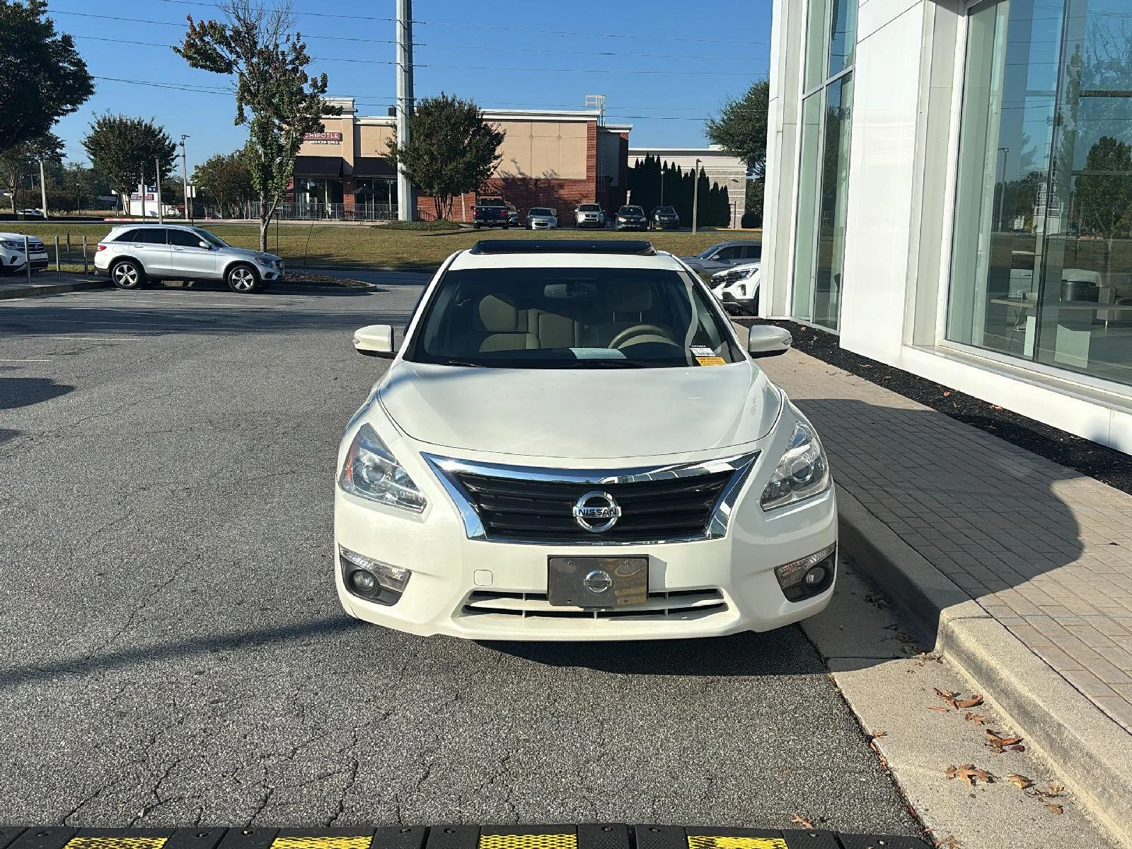 Used 2014 Pearl White Nissan 2.5 SV image 3