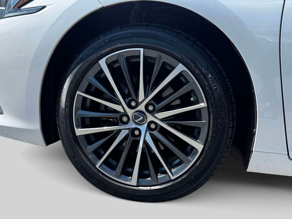 Used 2023 White Lexus 350 image 8