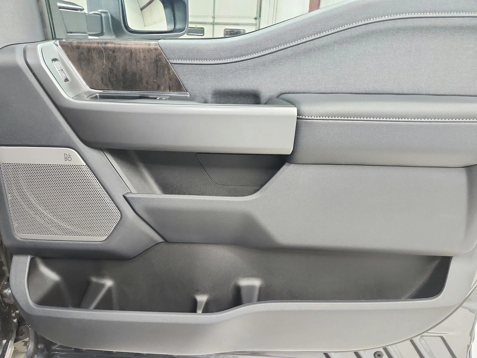 New 2026 Carbonized Gray Metallic Ford F-250® Lariat® image 44