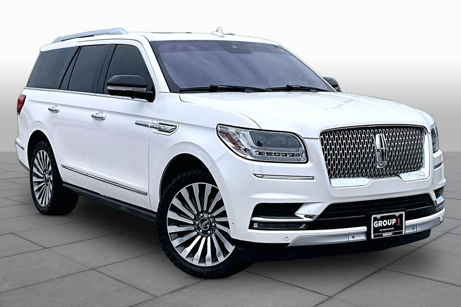Used 2018 White Platinum Metallic Tri-Coat Lincoln Reserve image 3