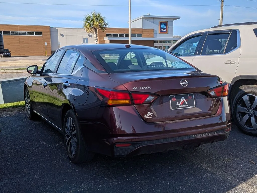Used 2024 Red Nissan 2.5 SV image 2