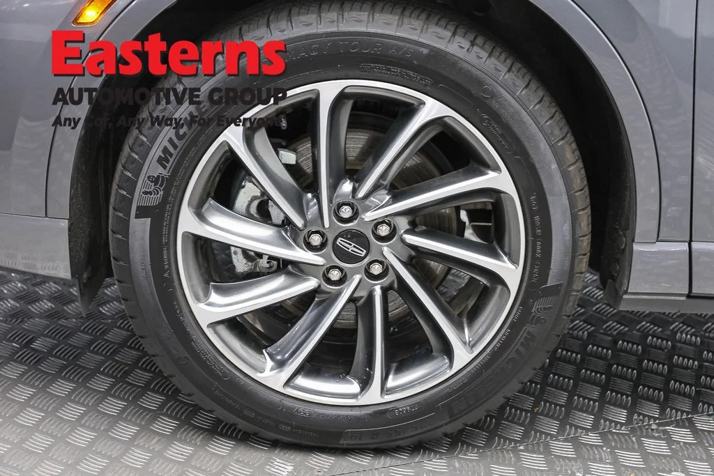 Used 2023 Gray Lincoln Grand Touring image 34