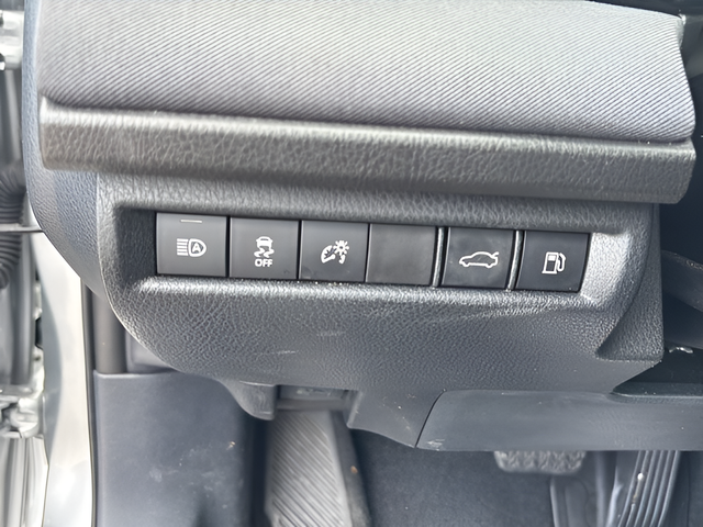 2025 Toyota Camry LE - Photo 22