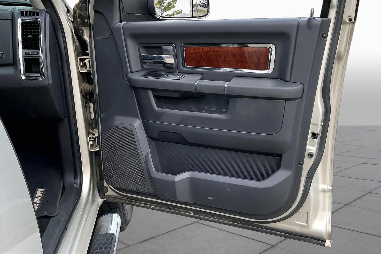 Used 2010 Light Graystone Pearl Dodge Laramie image 21