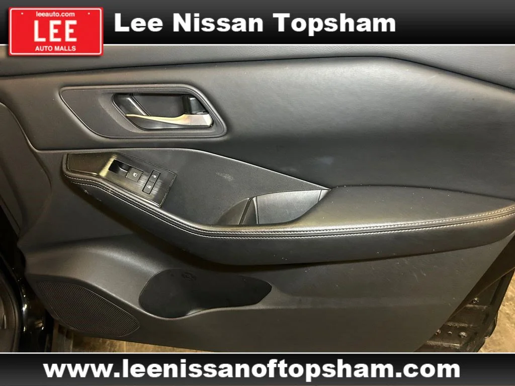 Used 2025 Super Black Nissan SV image 17