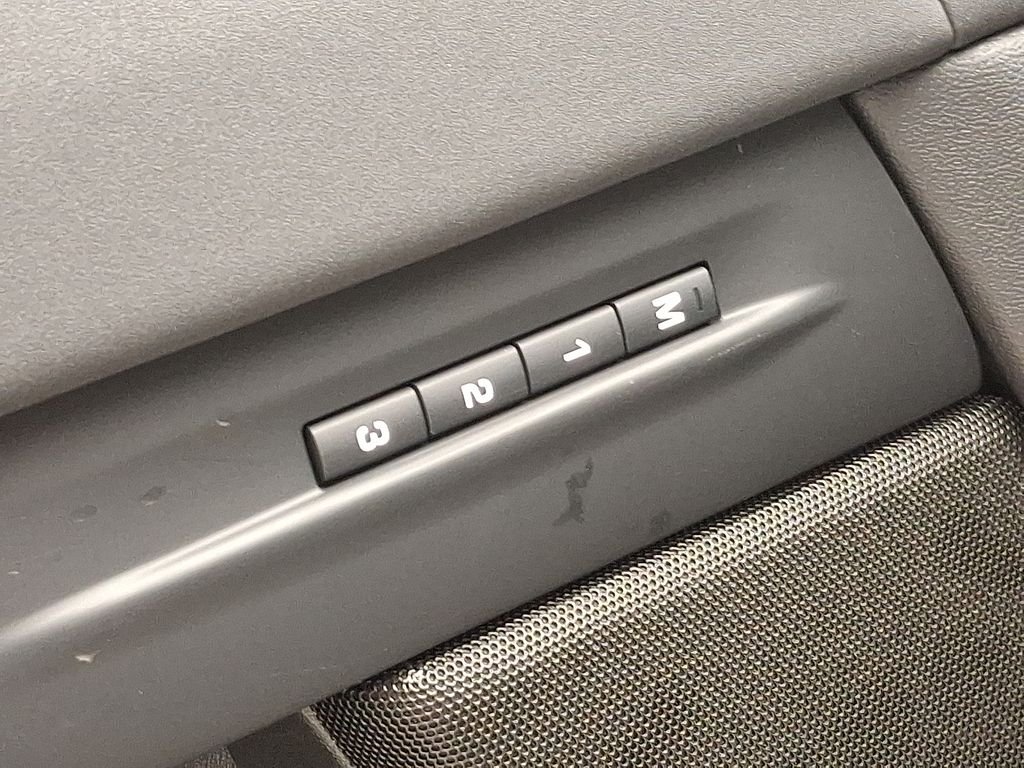 New 2026 Seoul Pearl Silver Land Rover S image 20