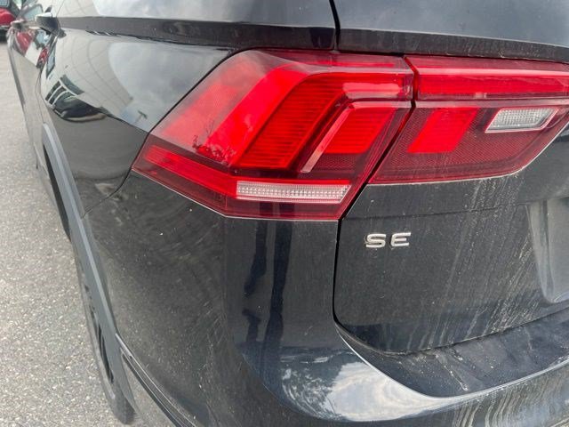 Used 2022 Deep Black Volkswagen SE R-Line Black image 24