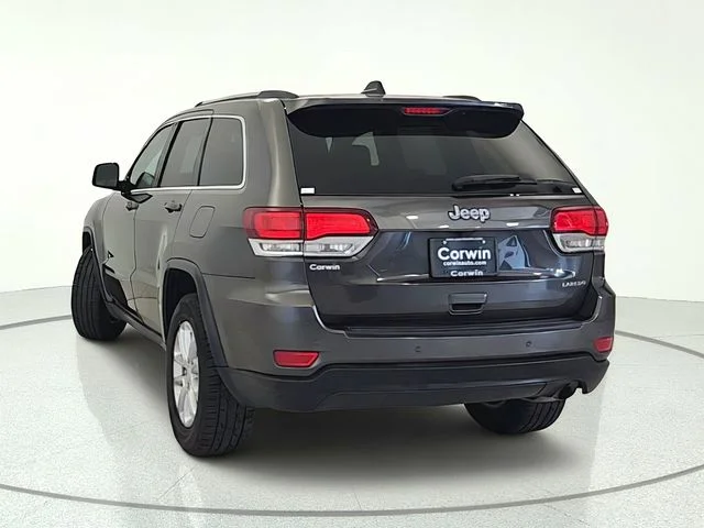 Used 2021 Granite Crystal Clearcoat Metallic Jeep Laredo E image 4