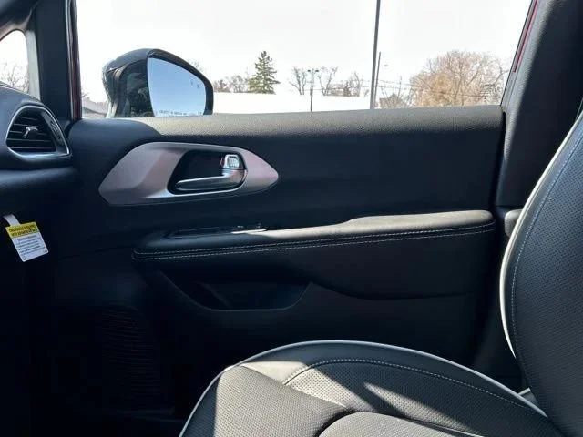 2026 Chrysler Pacifica Limited - Photo 46