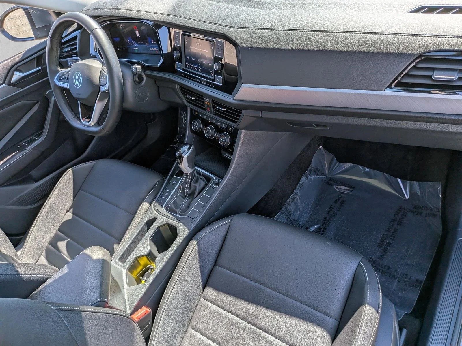 Used 2024 Silver/Gray Volkswagen SE image 21